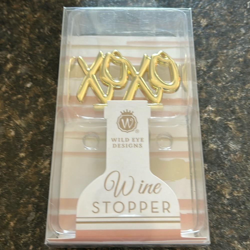 XOXO wine stopper
